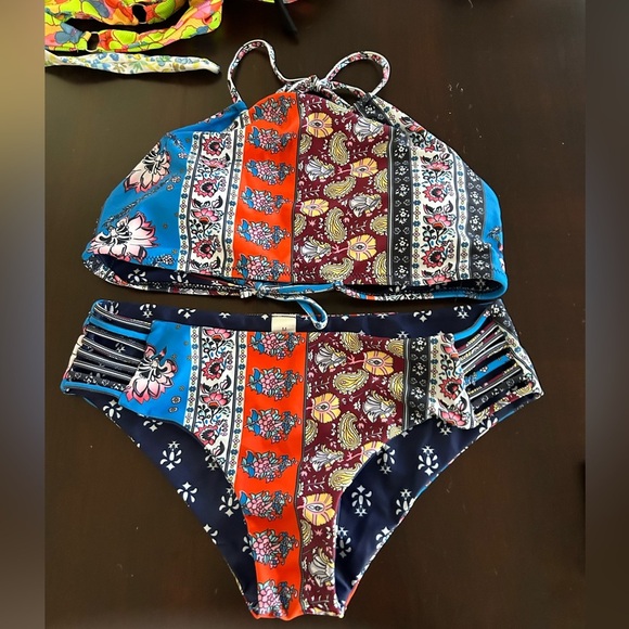 Halter style 2 pc bikini, reversible, women size M. NWOT - Picture 3 of 14